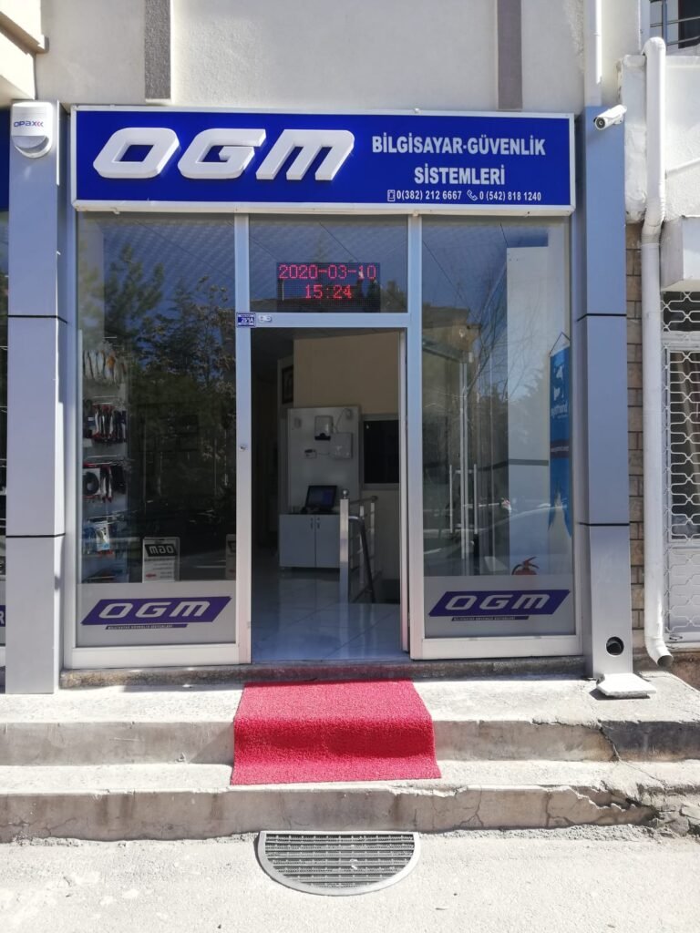OGM Bilgisayar Aksaray mağaza girişi